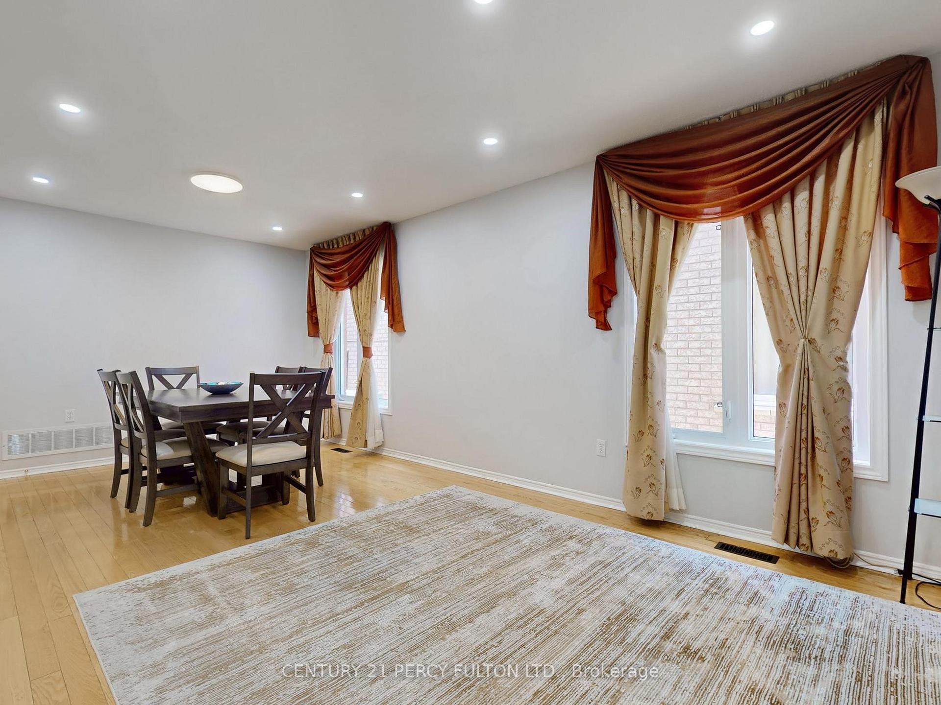 Photo 5 of 177 Sophia Road, Markham, Middlefield — HOMEH