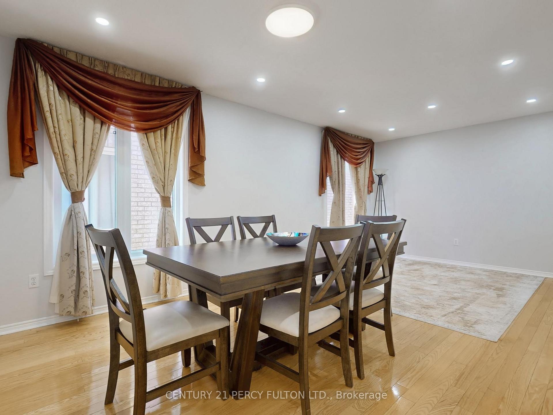 Photo 7 of 177 Sophia Road, Markham, Middlefield — HOMEH