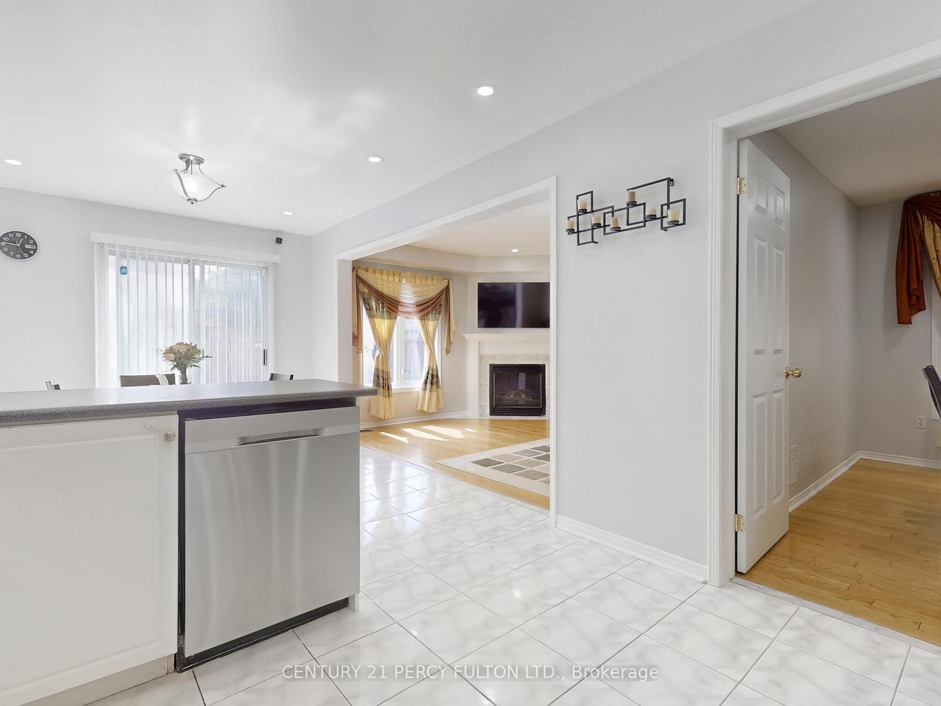 Photo 10 of 177 Sophia Road, Markham, Middlefield — HOMEH