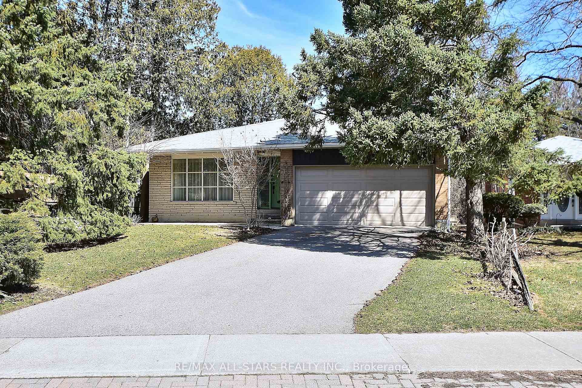 Photo 1 of 125 Fred Varley Drive, Markham, Unionville — HOMEH