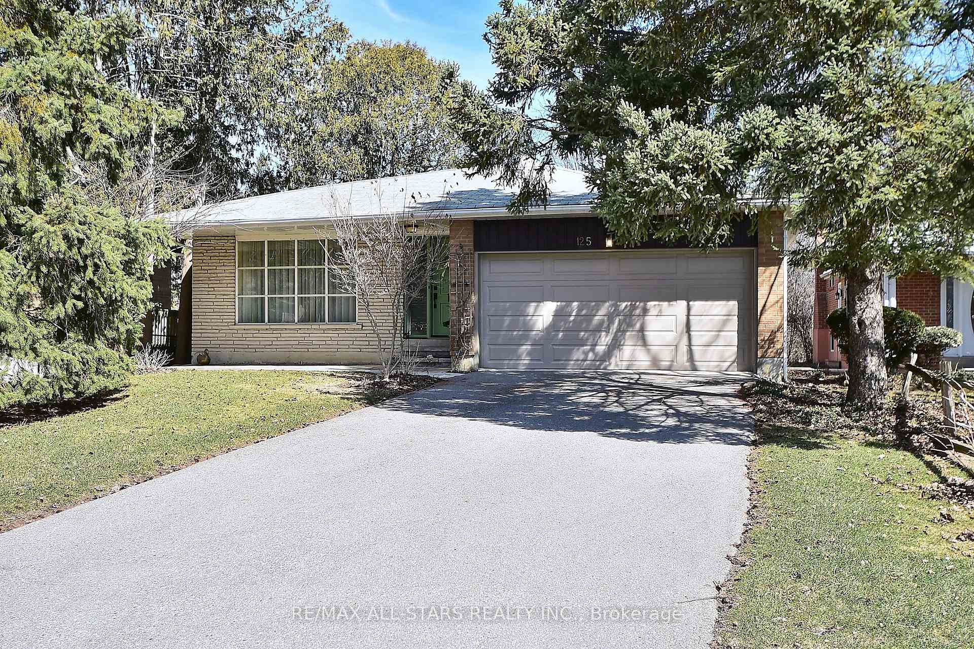 Photo 2 of 125 Fred Varley Drive, Markham, Unionville — HOMEH