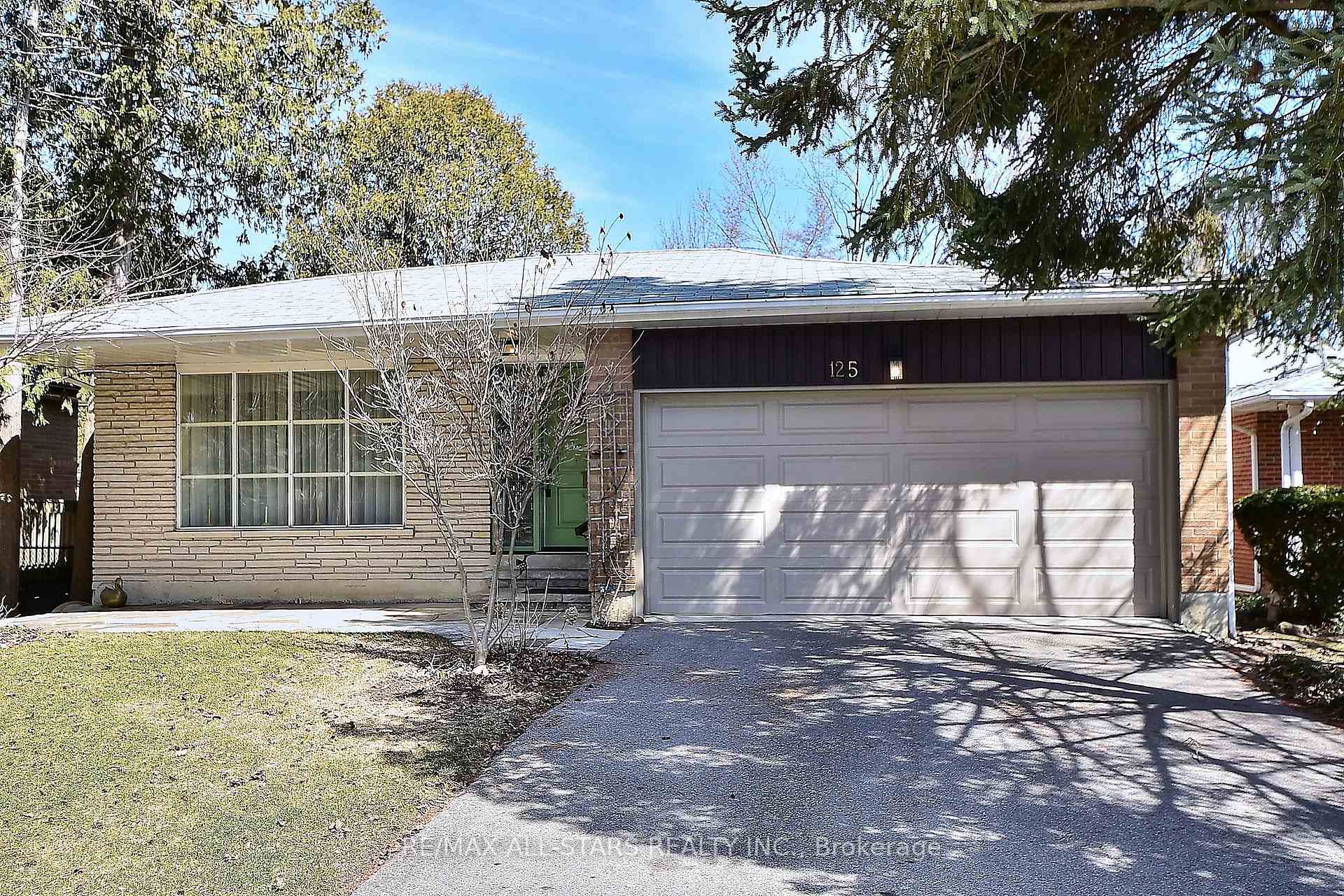 Photo 3 of 125 Fred Varley Drive, Markham, Unionville — HOMEH