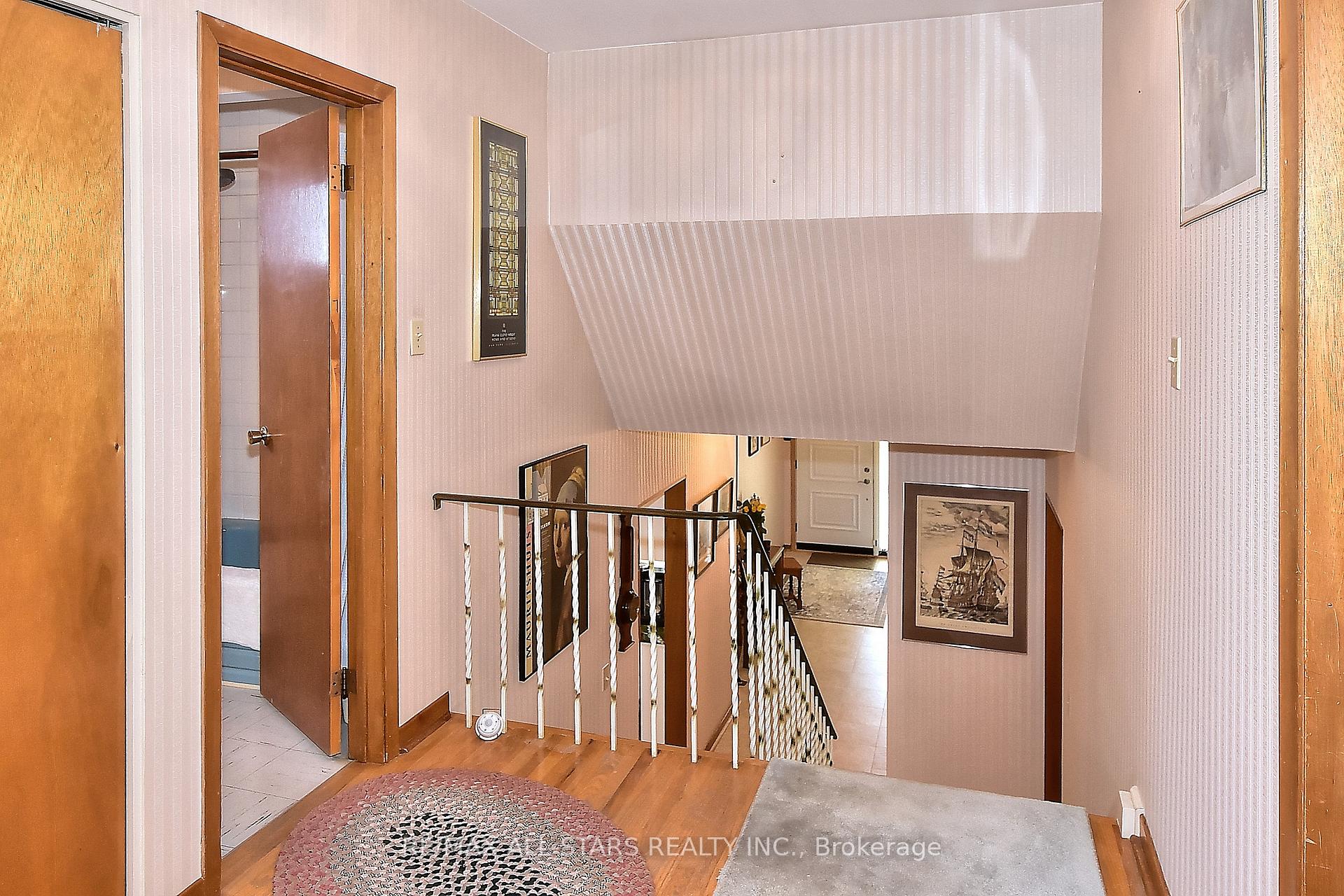 Photo 18 of 125 Fred Varley Drive, Markham, Unionville — HOMEH