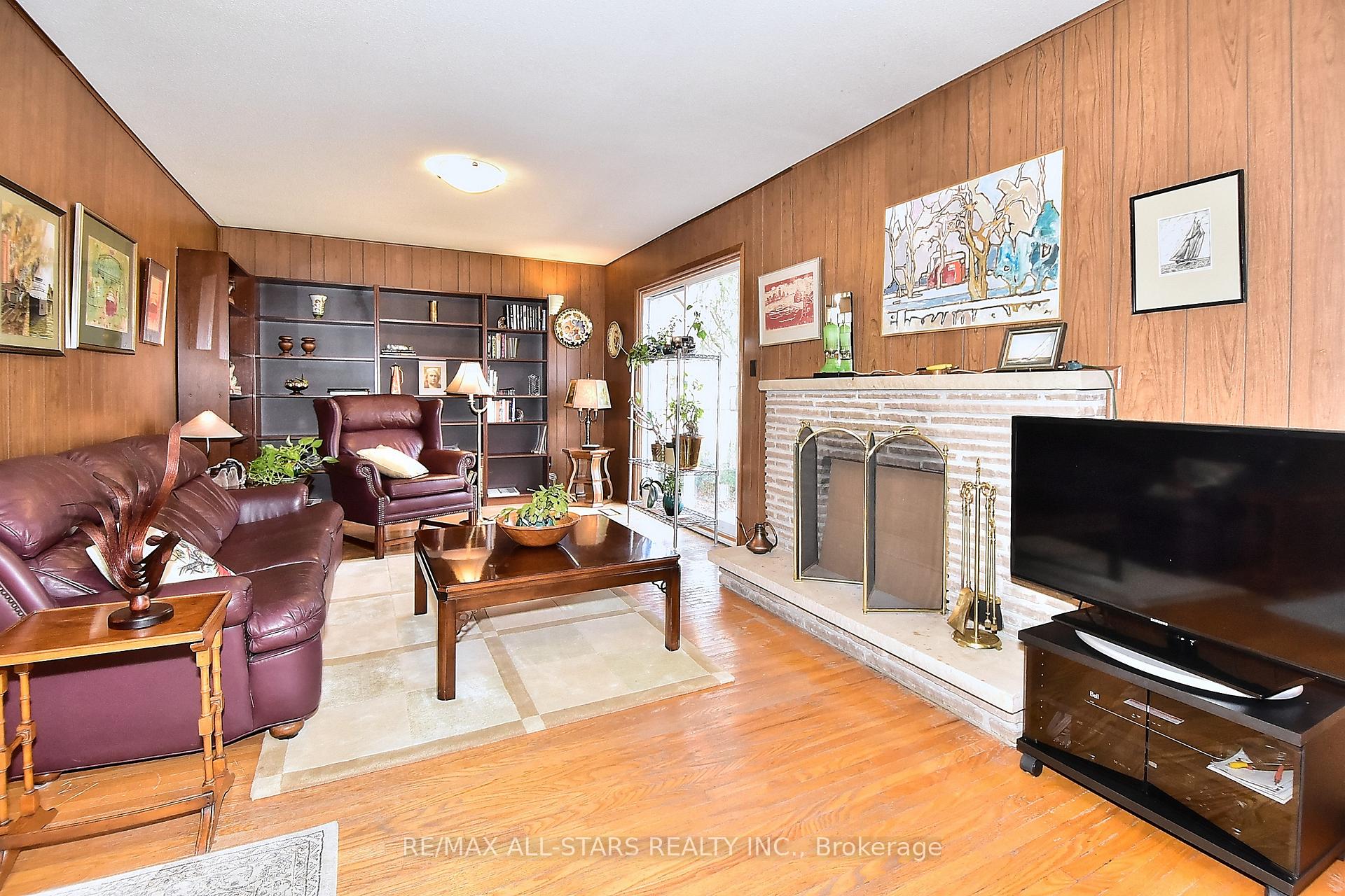 Photo 30 of 125 Fred Varley Drive, Markham, Unionville — HOMEH