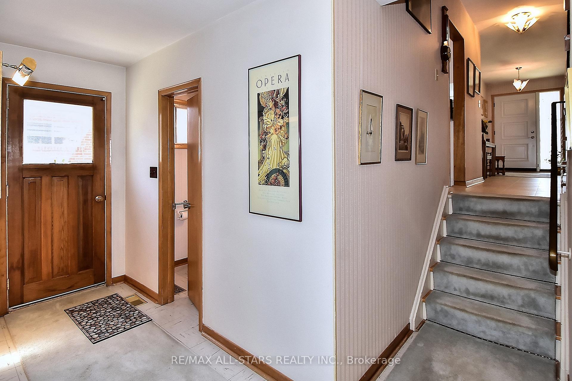 Photo 32 of 125 Fred Varley Drive, Markham, Unionville — HOMEH