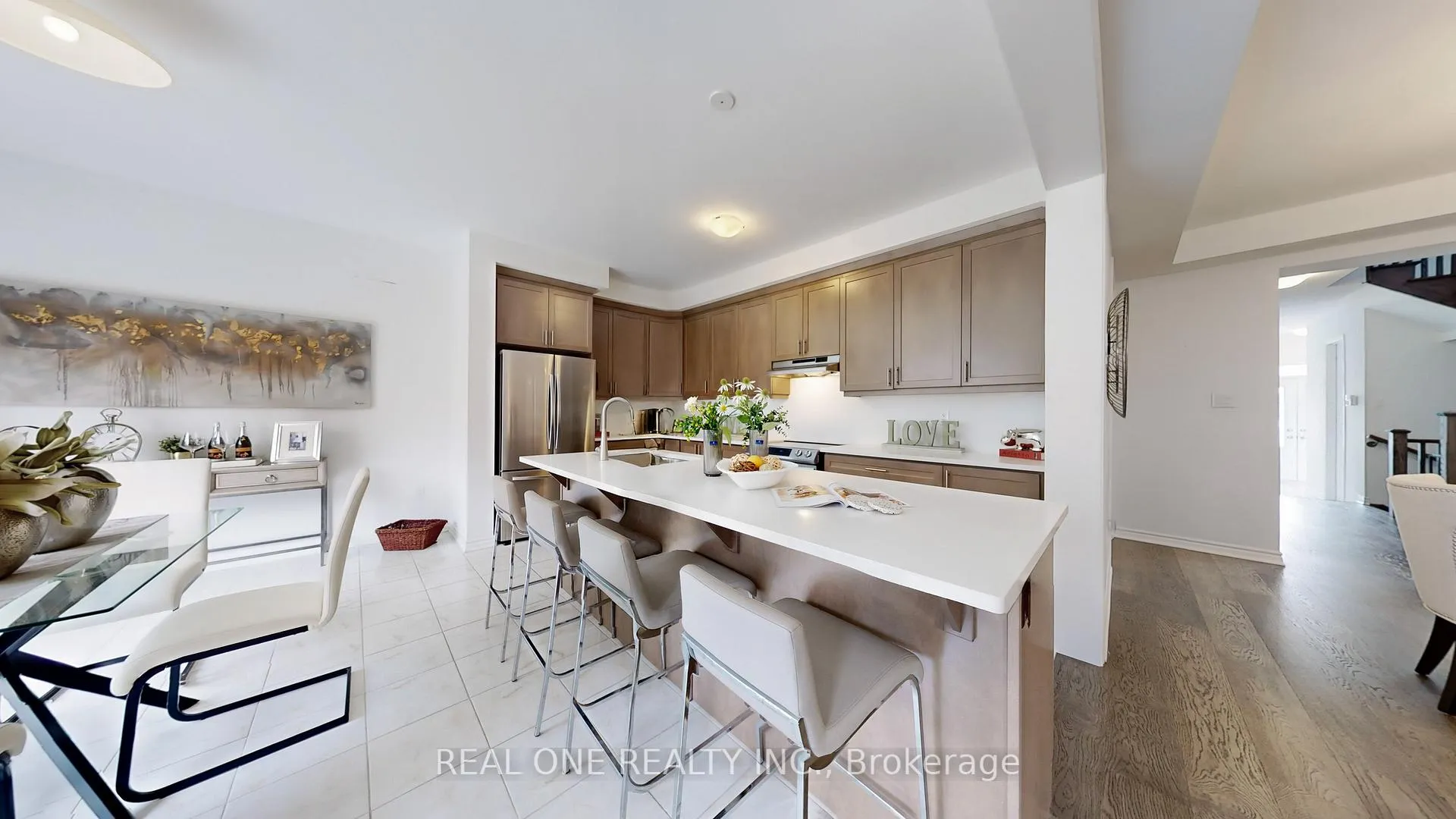 Photo 8 of 561 Kennedy Circle W, Milton, Cobban — HOMEH