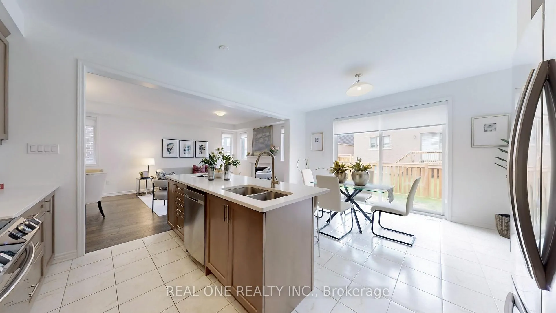 Photo 9 of 561 Kennedy Circle W, Milton, Cobban — HOMEH