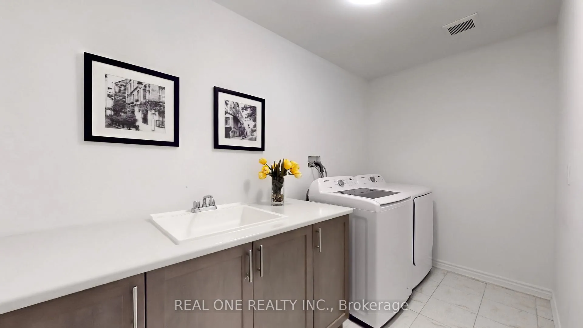 Photo 24 of 561 Kennedy Circle W, Milton, Cobban — HOMEH