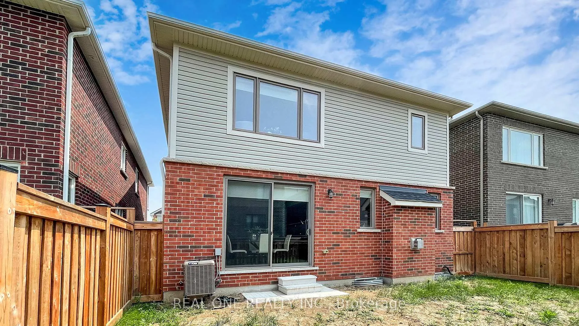 Photo 26 of 561 Kennedy Circle W, Milton, Cobban — HOMEH