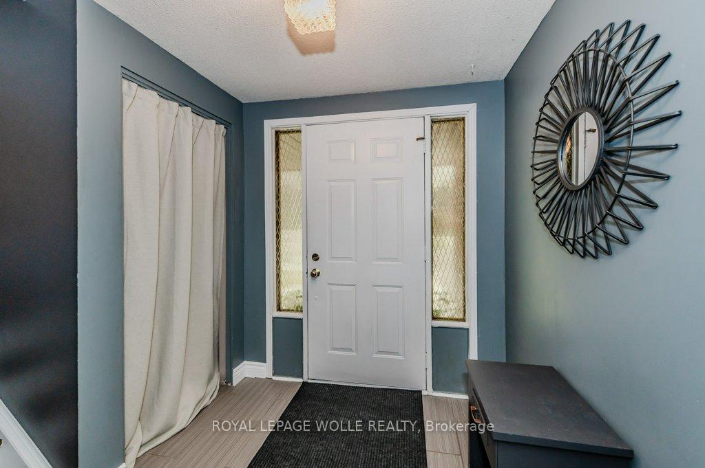 Photo 3 of 36 Colebrook Court, Kitchener — HOMEH