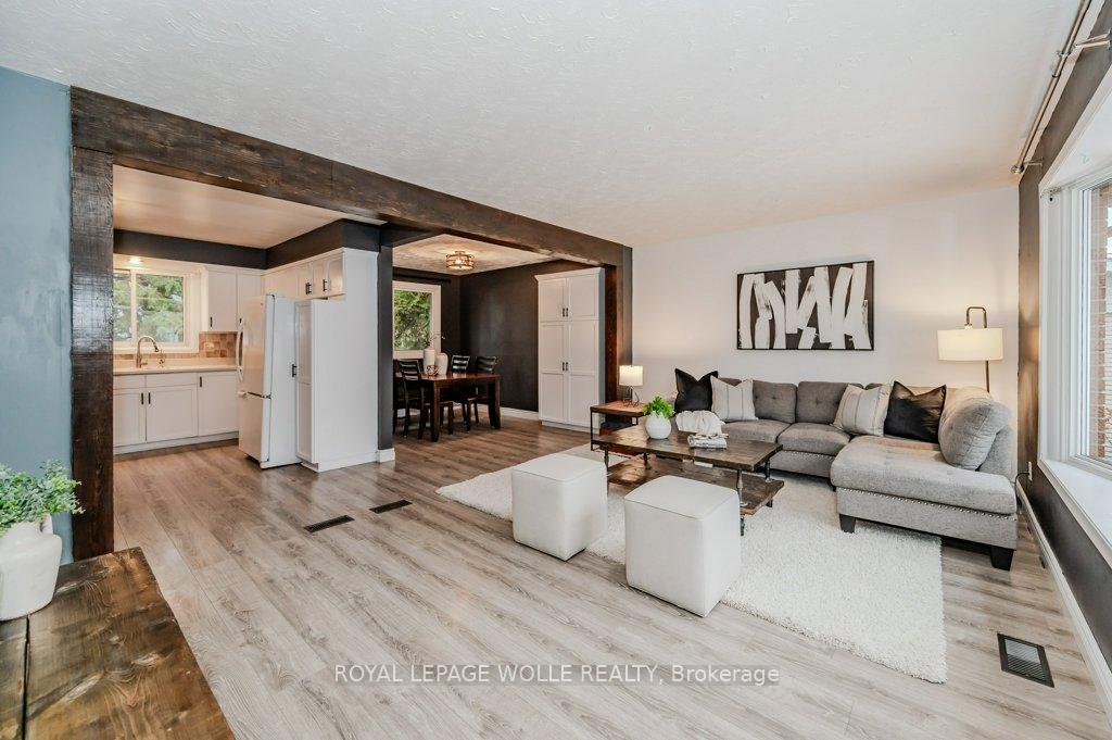 Photo 4 of 36 Colebrook Court, Kitchener — HOMEH