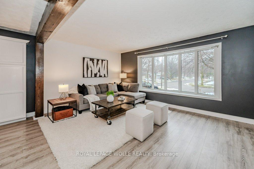 Photo 5 of 36 Colebrook Court, Kitchener — HOMEH