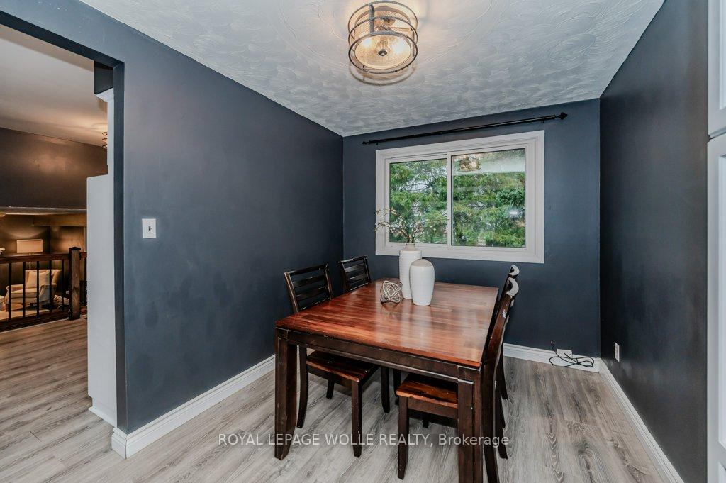 Photo 7 of 36 Colebrook Court, Kitchener — HOMEH