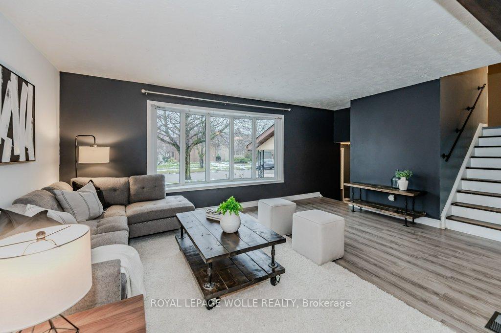 Photo 8 of 36 Colebrook Court, Kitchener — HOMEH