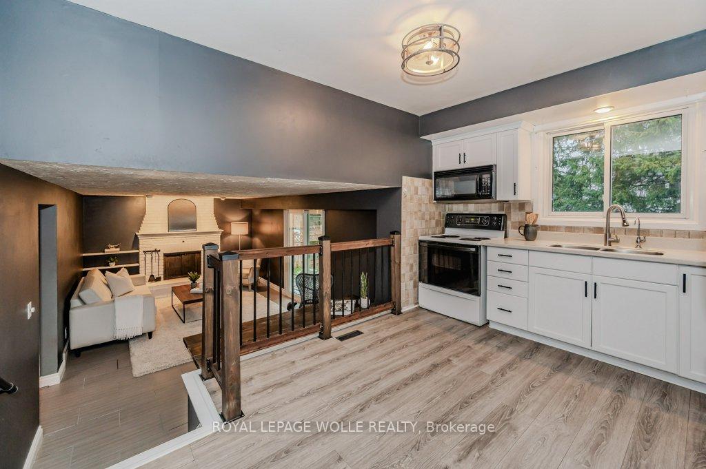 Photo 9 of 36 Colebrook Court, Kitchener — HOMEH