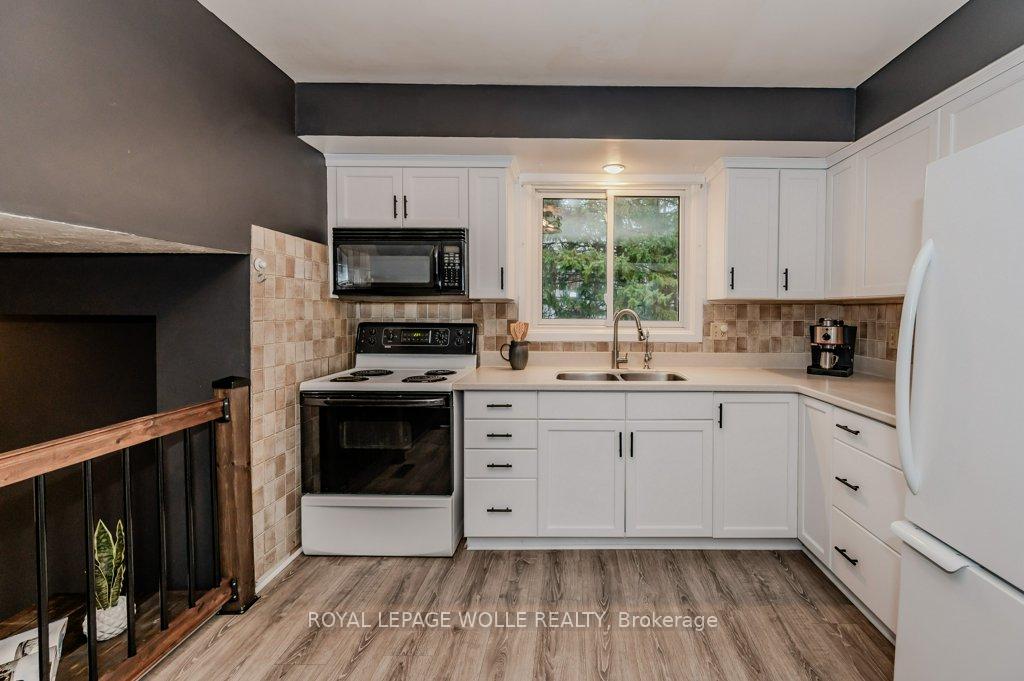 Photo 10 of 36 Colebrook Court, Kitchener — HOMEH