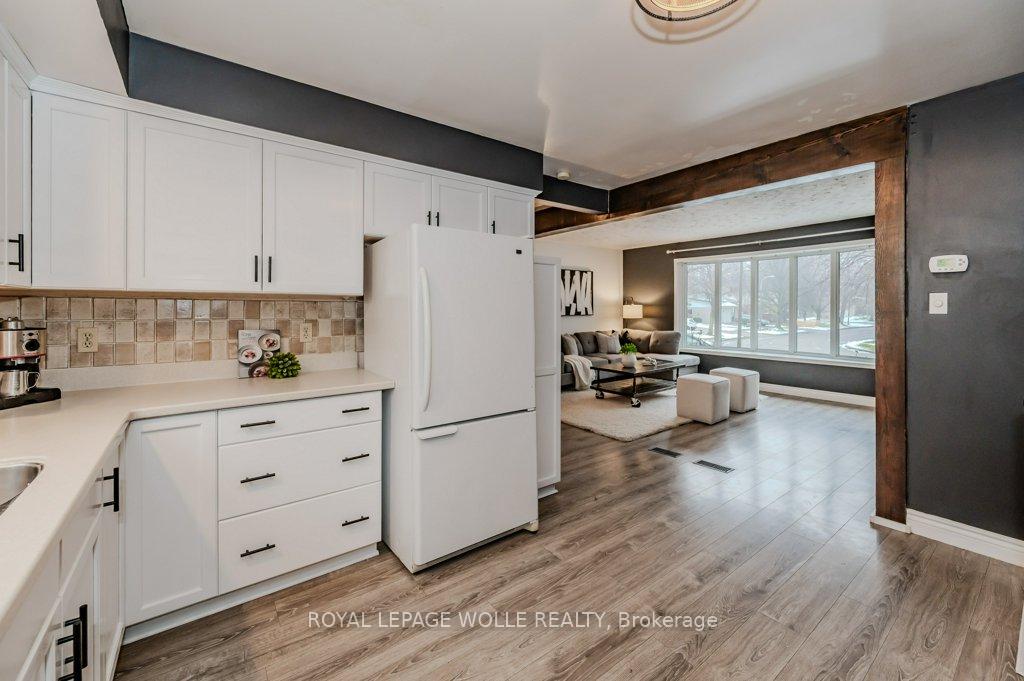 Photo 11 of 36 Colebrook Court, Kitchener — HOMEH
