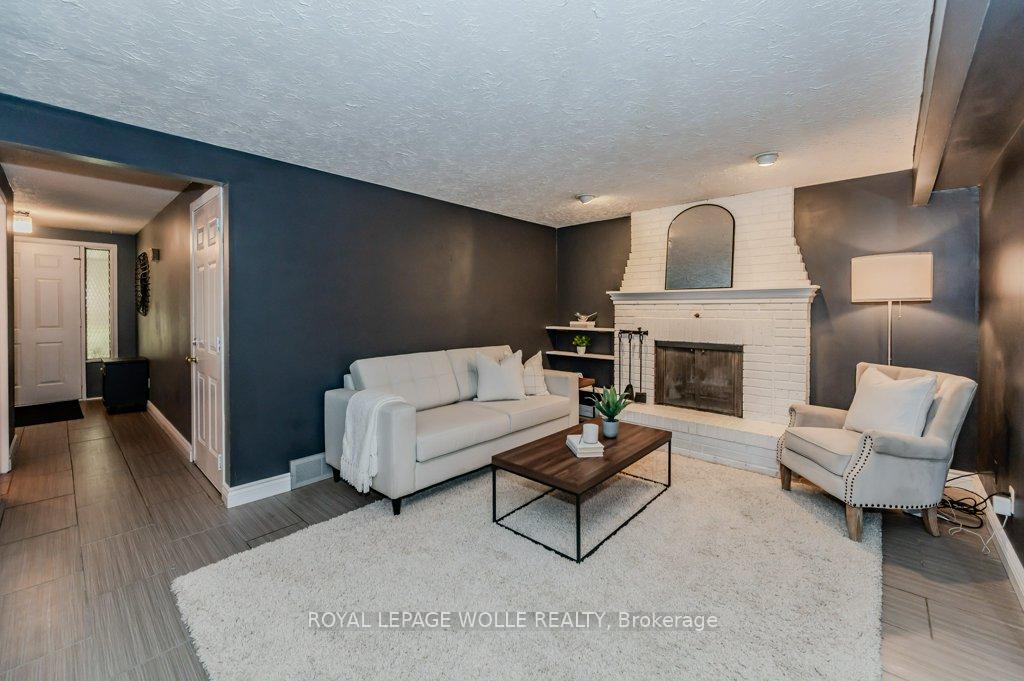 Photo 13 of 36 Colebrook Court, Kitchener — HOMEH