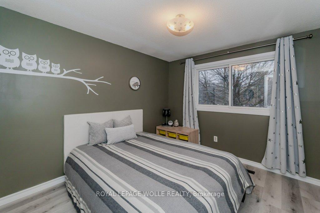 Photo 16 of 36 Colebrook Court, Kitchener — HOMEH