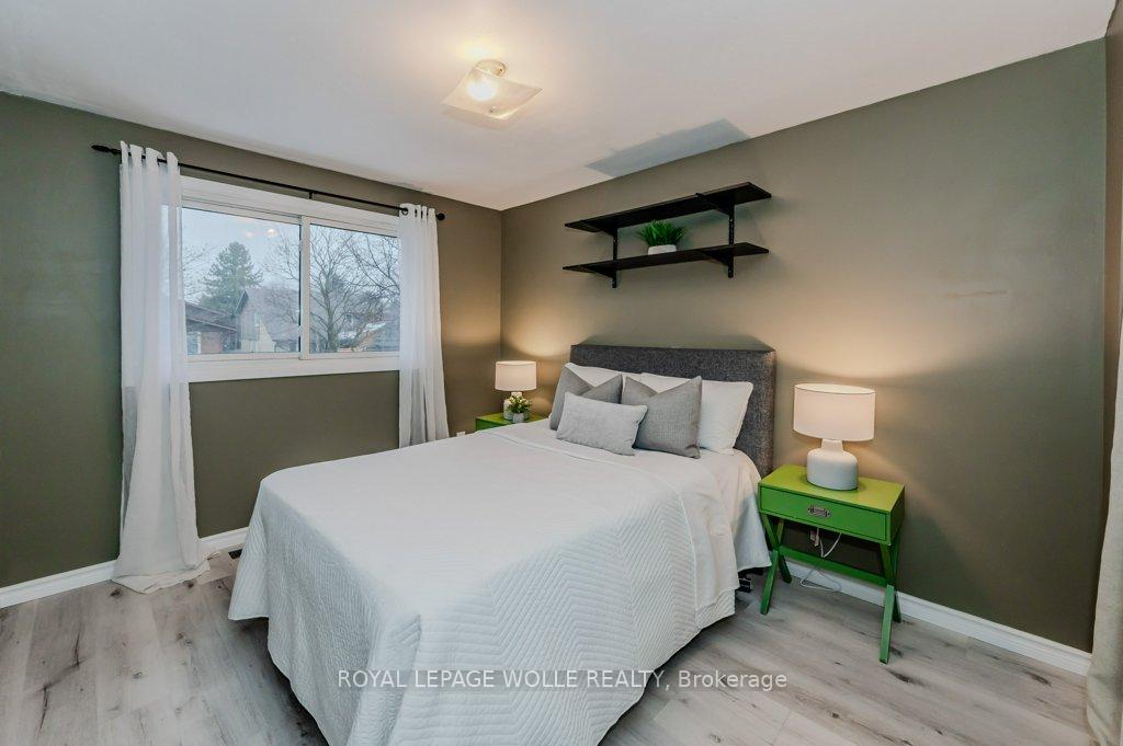 Photo 17 of 36 Colebrook Court, Kitchener — HOMEH