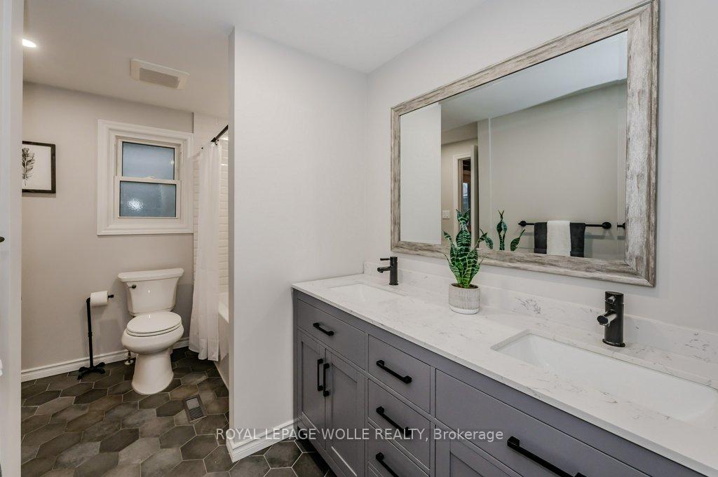 Photo 20 of 36 Colebrook Court, Kitchener — HOMEH