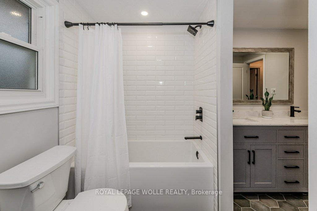 Photo 21 of 36 Colebrook Court, Kitchener — HOMEH