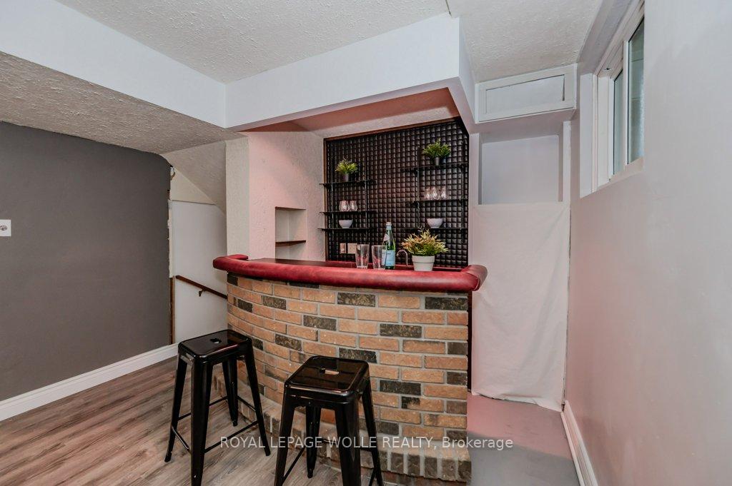 Photo 24 of 36 Colebrook Court, Kitchener — HOMEH