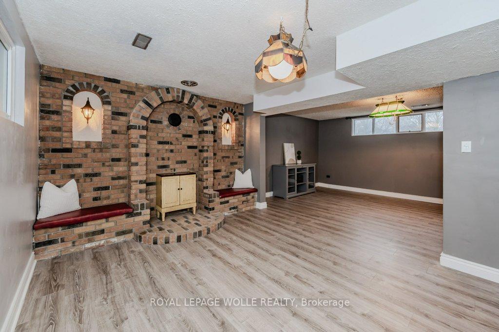 Photo 25 of 36 Colebrook Court, Kitchener — HOMEH