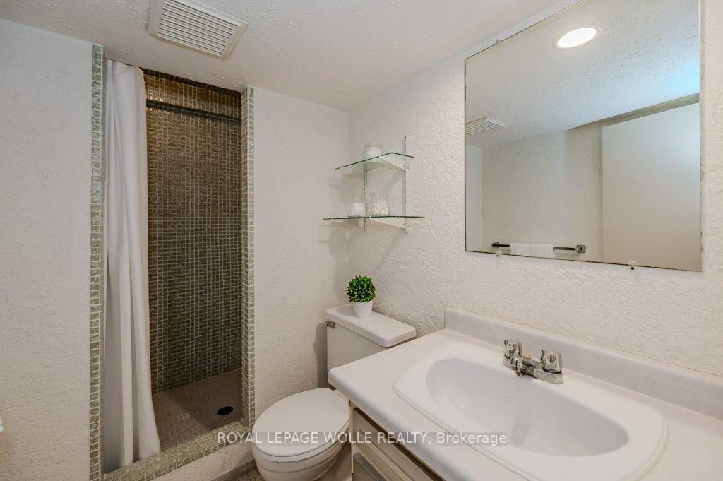 Photo 26 of 36 Colebrook Court, Kitchener — HOMEH