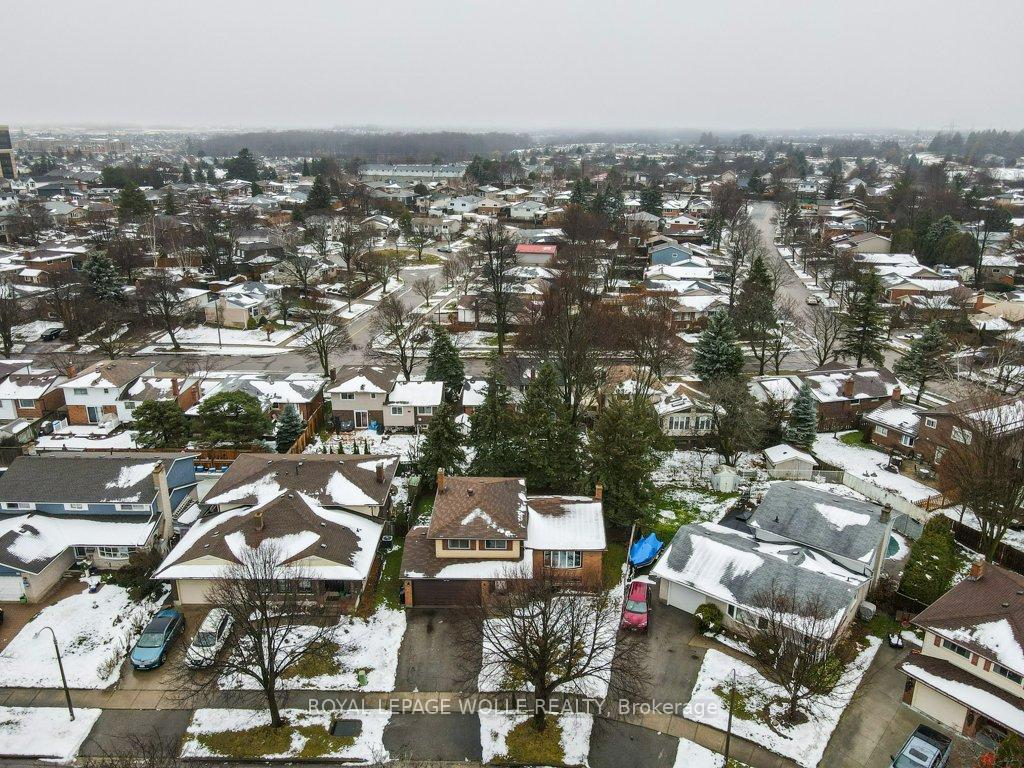 Photo 29 of 36 Colebrook Court, Kitchener — HOMEH