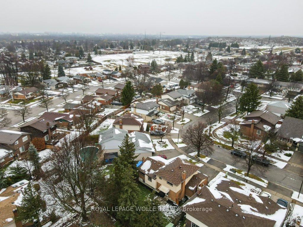 Photo 32 of 36 Colebrook Court, Kitchener — HOMEH