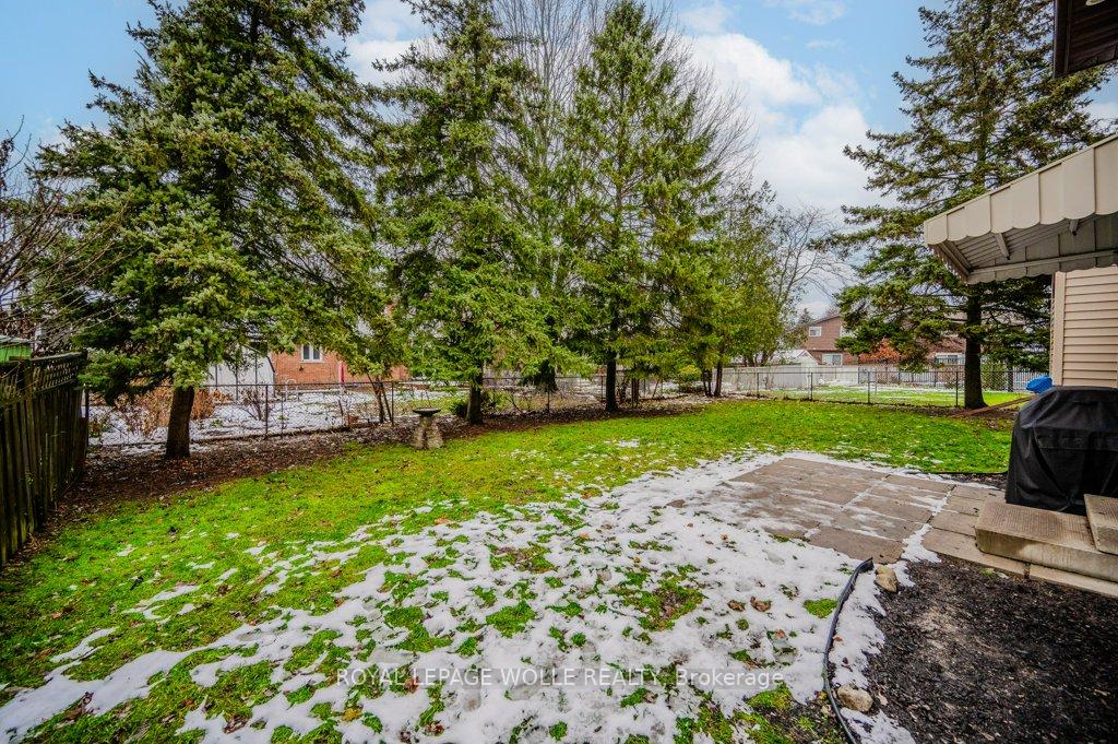 Photo 33 of 36 Colebrook Court, Kitchener — HOMEH