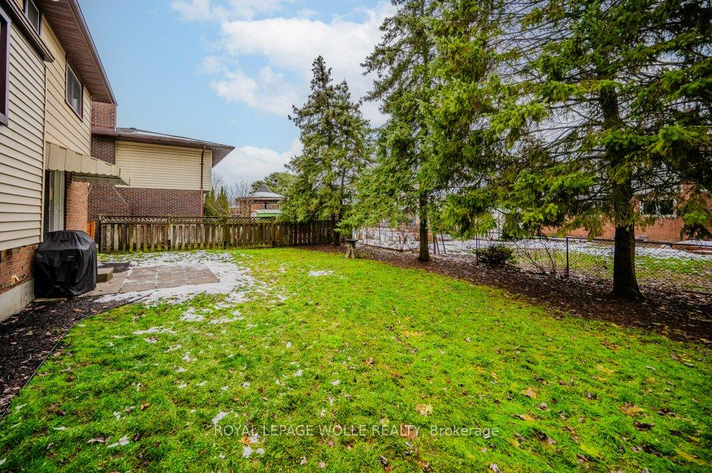 Photo 34 of 36 Colebrook Court, Kitchener — HOMEH