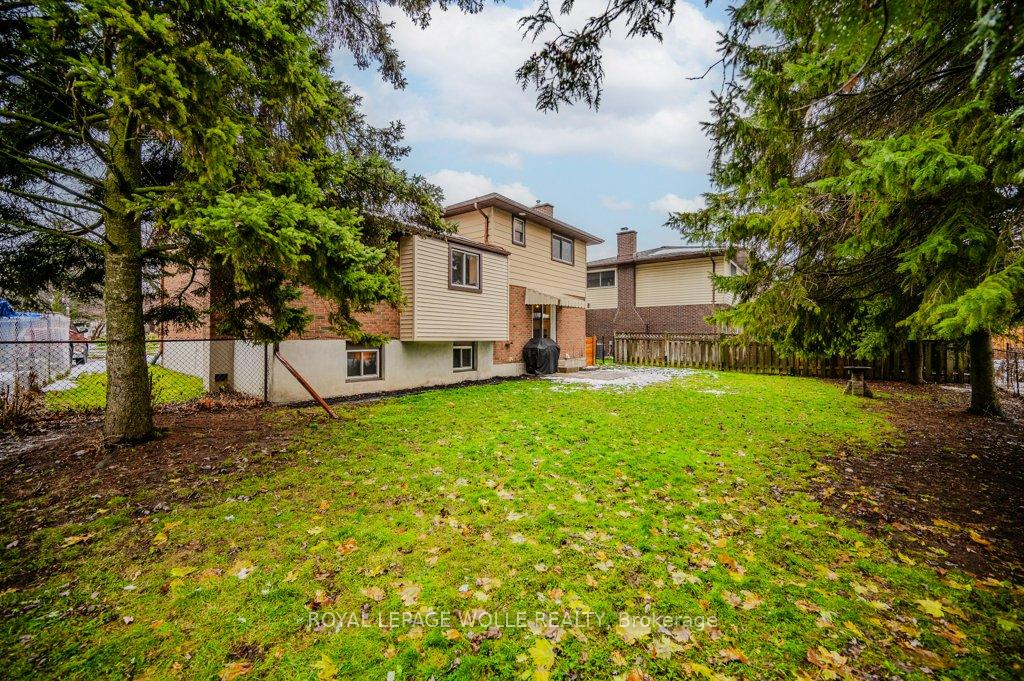 Photo 35 of 36 Colebrook Court, Kitchener — HOMEH
