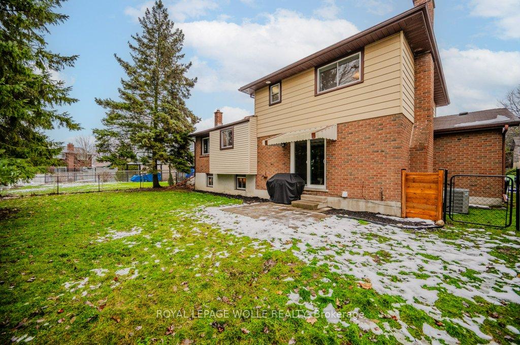 Photo 37 of 36 Colebrook Court, Kitchener — HOMEH