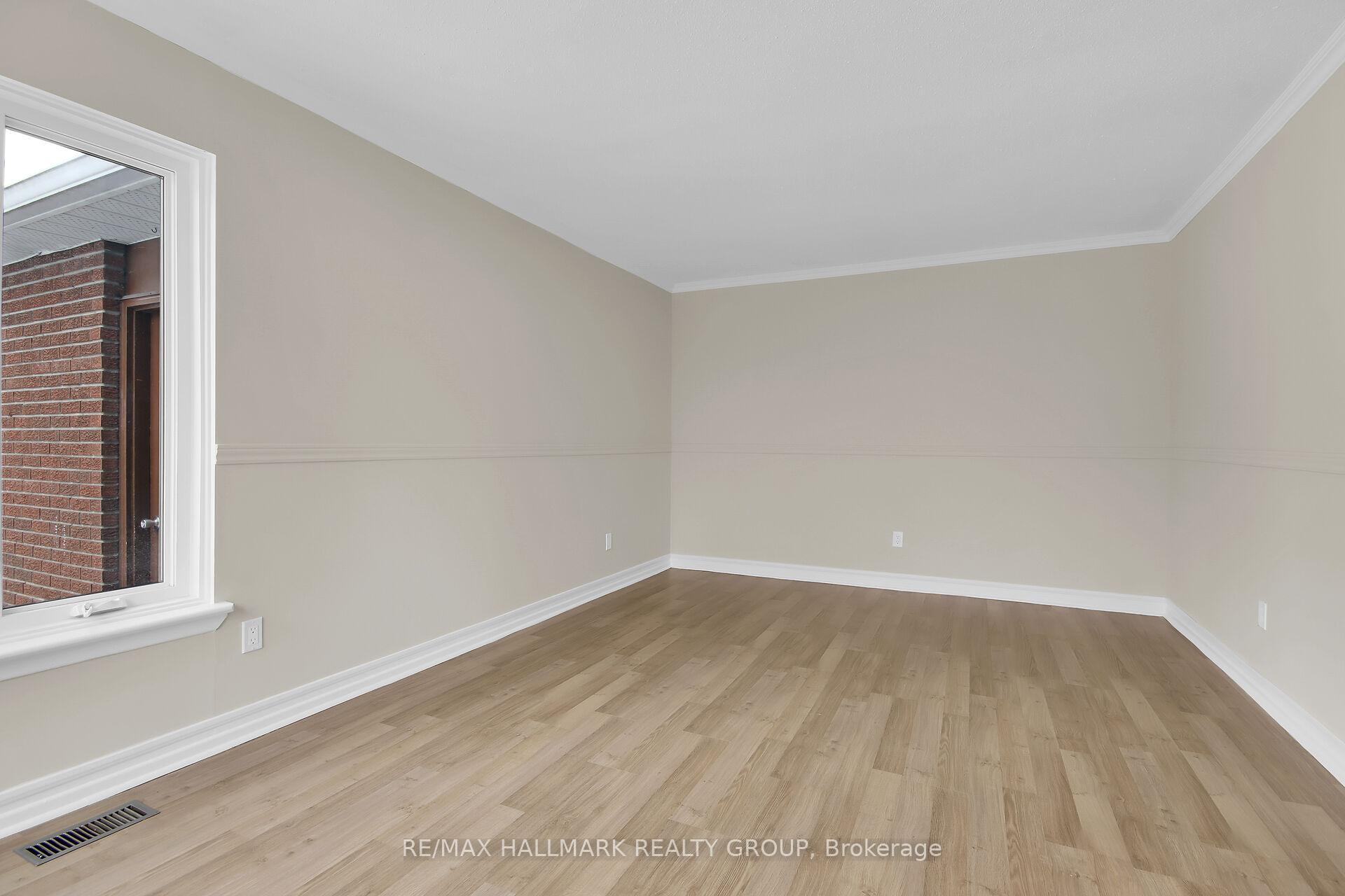 Photo 3 of 30 Seabrooke Drive, Ottawa, Kanata - Glencairn/Hazeldean — HOMEH