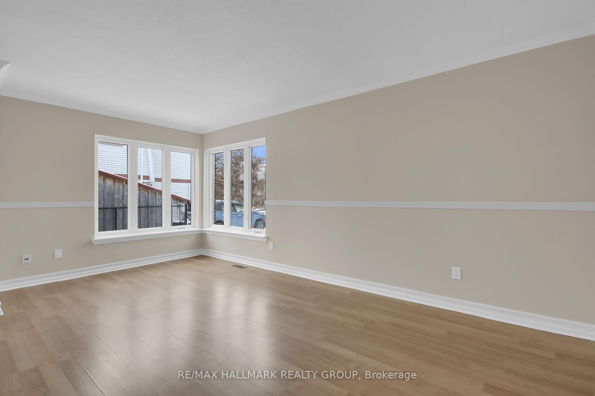 Photo 4 of 30 Seabrooke Drive, Ottawa, Kanata - Glencairn/Hazeldean — HOMEH