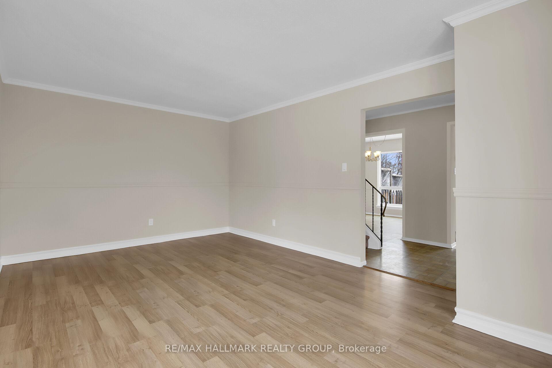 Photo 5 of 30 Seabrooke Drive, Ottawa, Kanata - Glencairn/Hazeldean — HOMEH