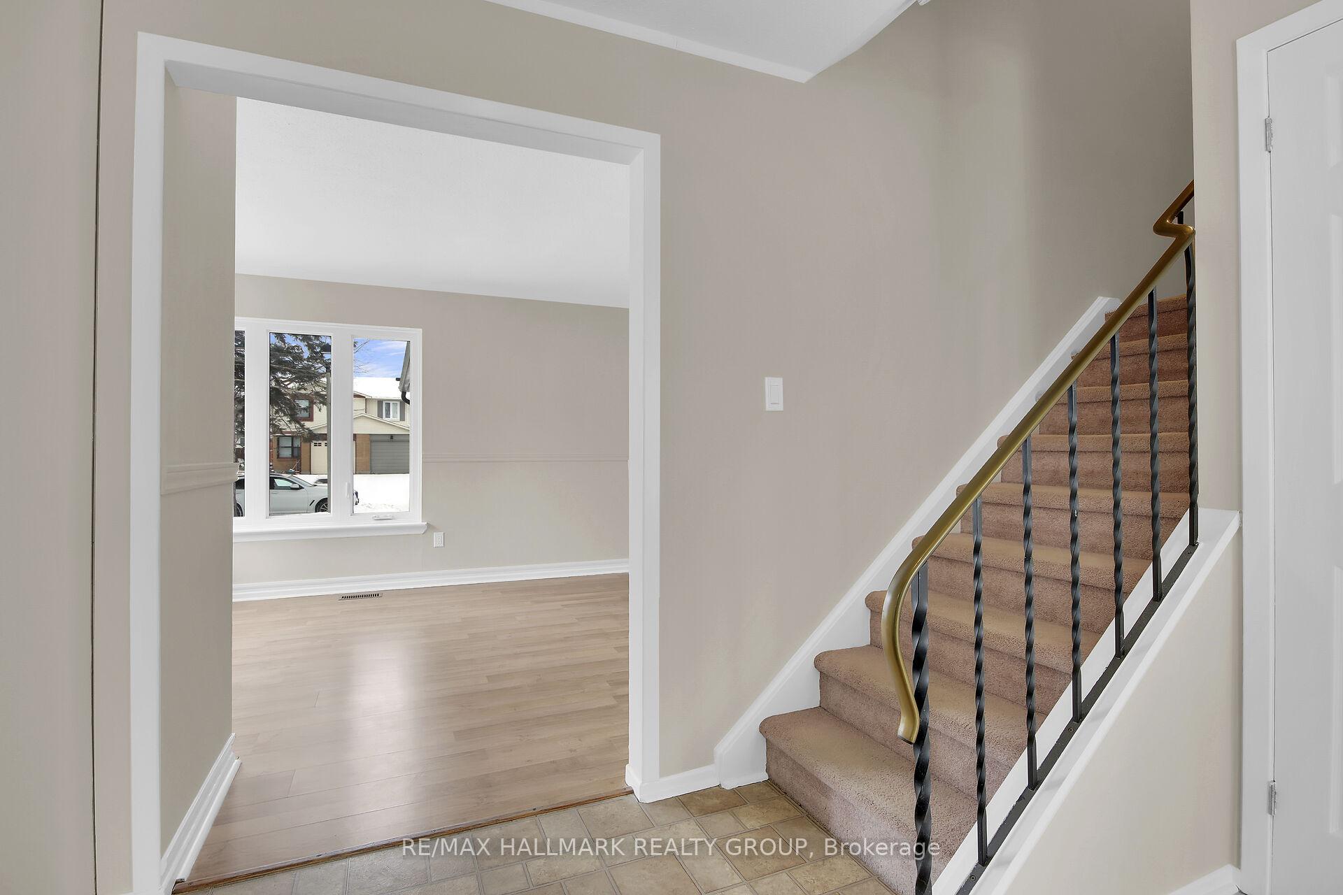 Photo 6 of 30 Seabrooke Drive, Ottawa, Kanata - Glencairn/Hazeldean — HOMEH