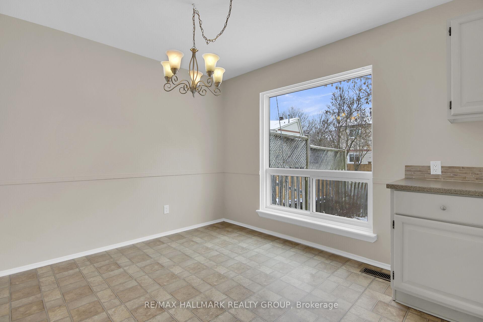 Photo 8 of 30 Seabrooke Drive, Ottawa, Kanata - Glencairn/Hazeldean — HOMEH