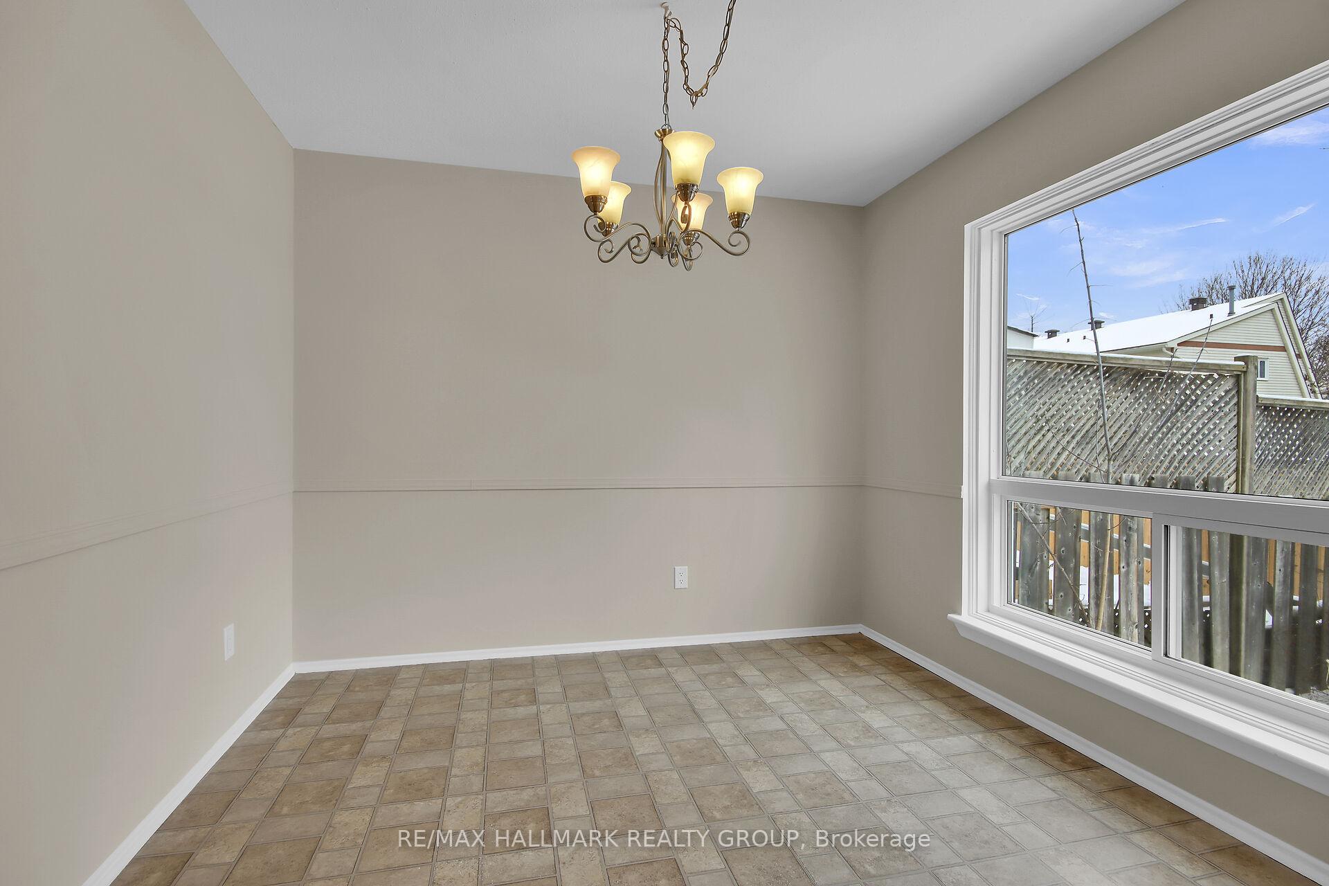 Photo 9 of 30 Seabrooke Drive, Ottawa, Kanata - Glencairn/Hazeldean — HOMEH