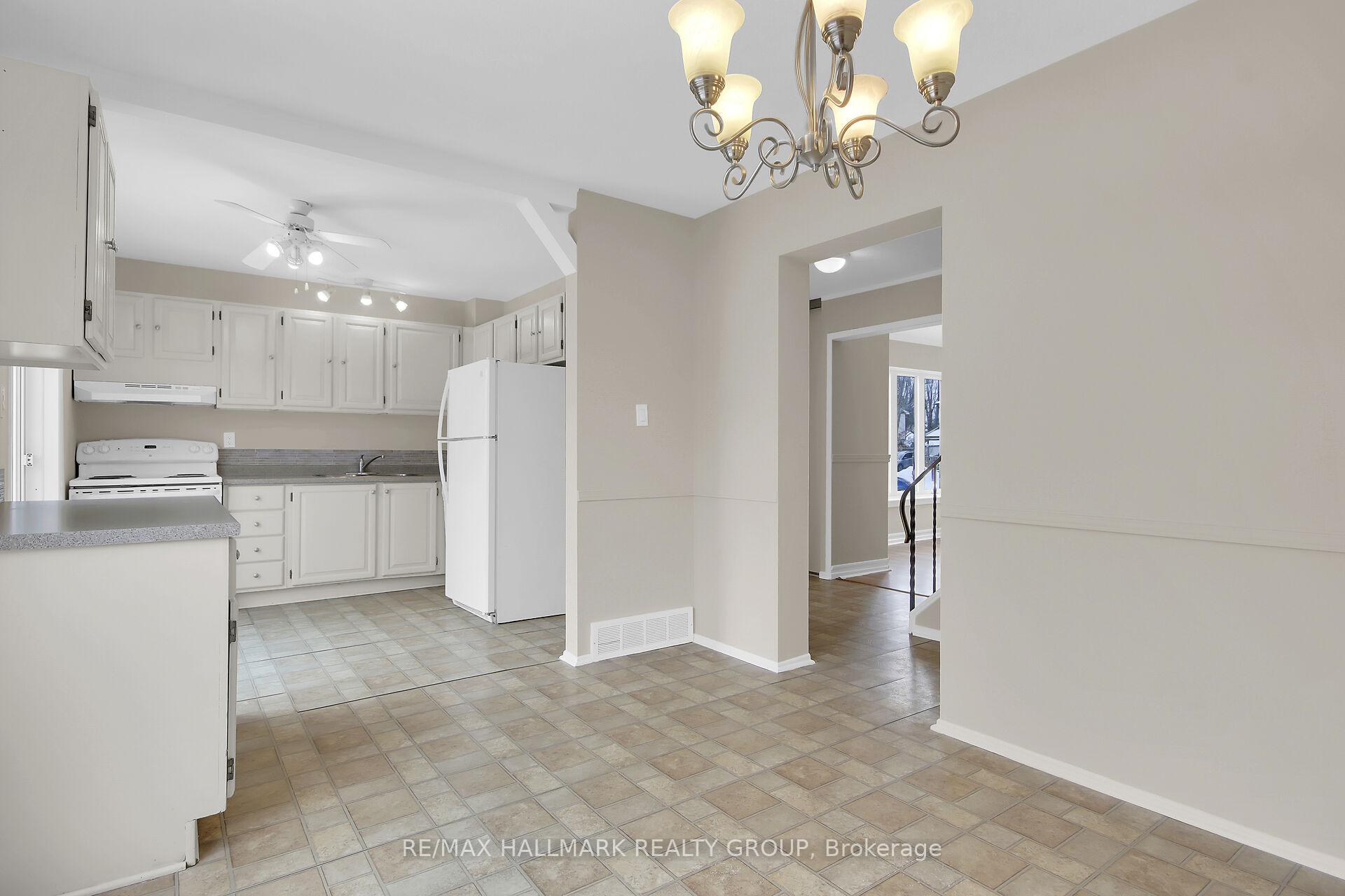 Photo 11 of 30 Seabrooke Drive, Ottawa, Kanata - Glencairn/Hazeldean — HOMEH