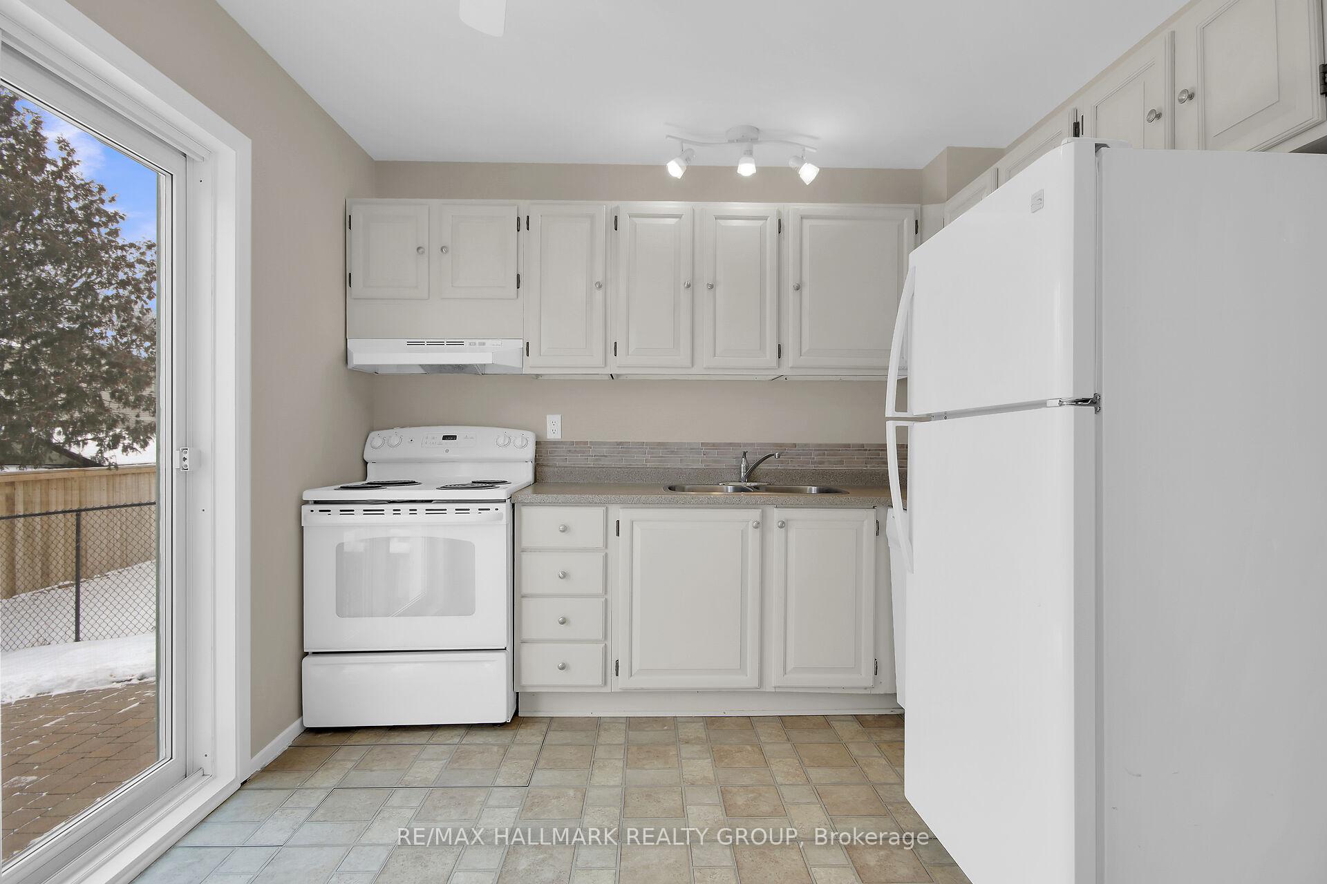 Photo 14 of 30 Seabrooke Drive, Ottawa, Kanata - Glencairn/Hazeldean — HOMEH
