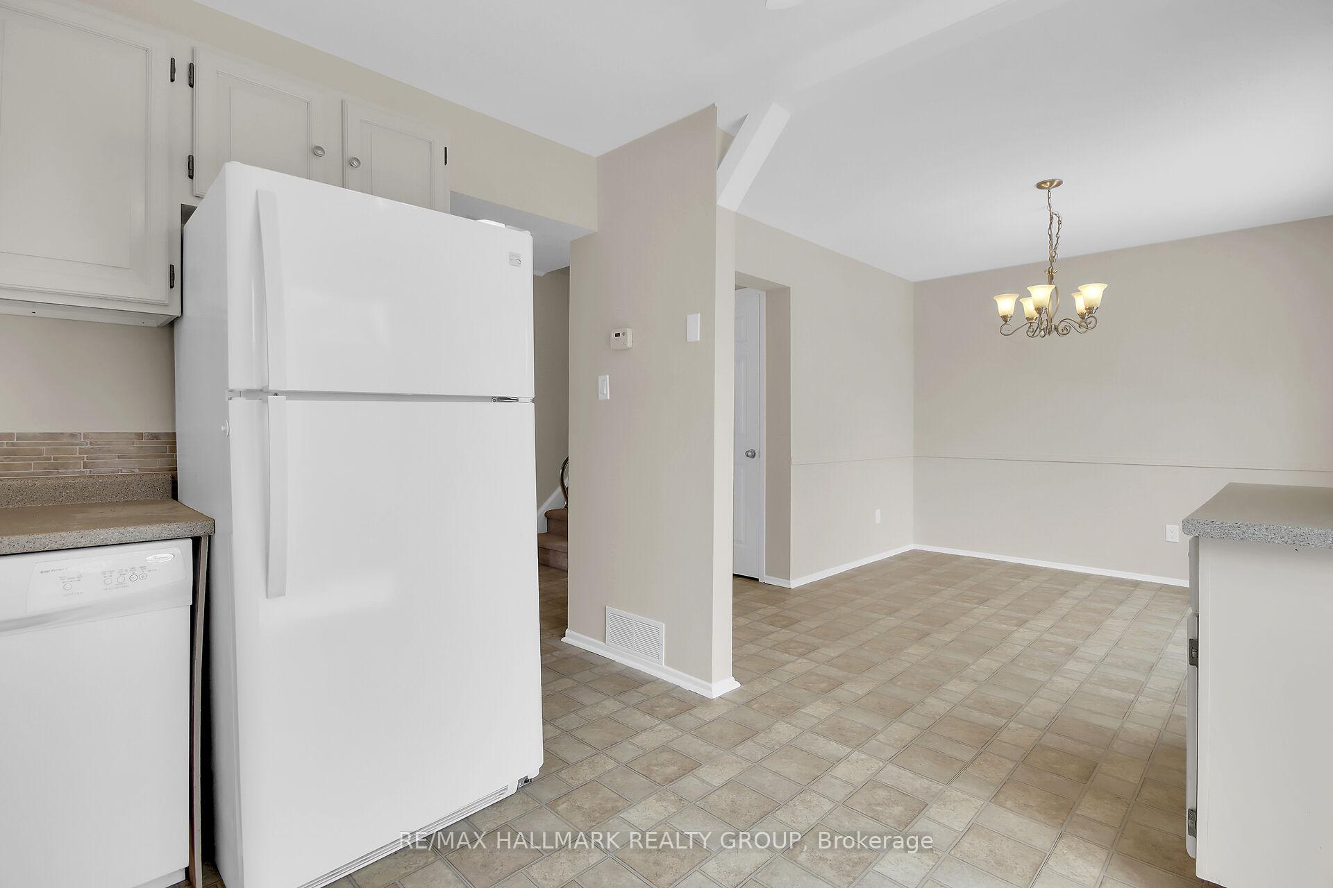 Photo 15 of 30 Seabrooke Drive, Ottawa, Kanata - Glencairn/Hazeldean — HOMEH