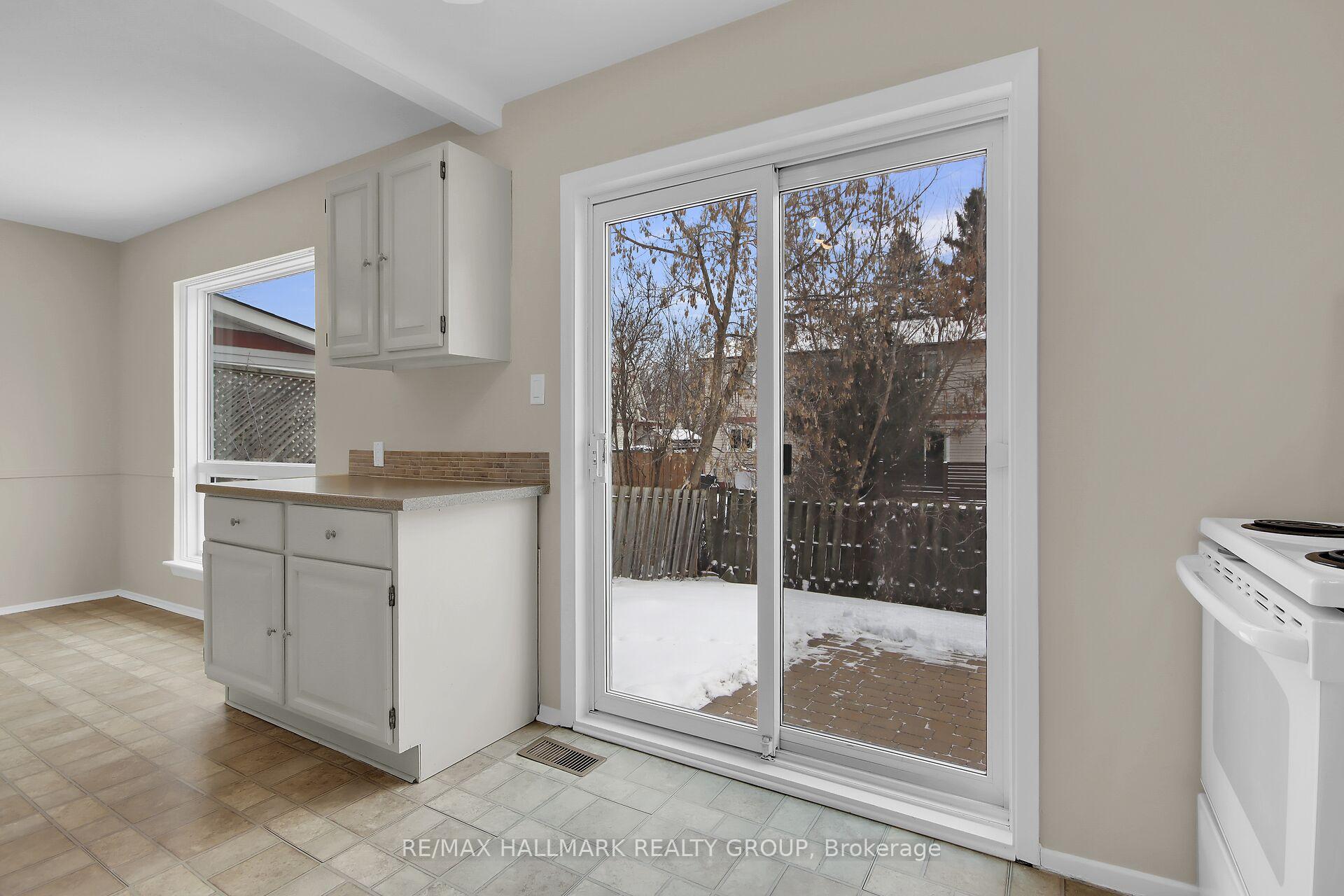 Photo 16 of 30 Seabrooke Drive, Ottawa, Kanata - Glencairn/Hazeldean — HOMEH