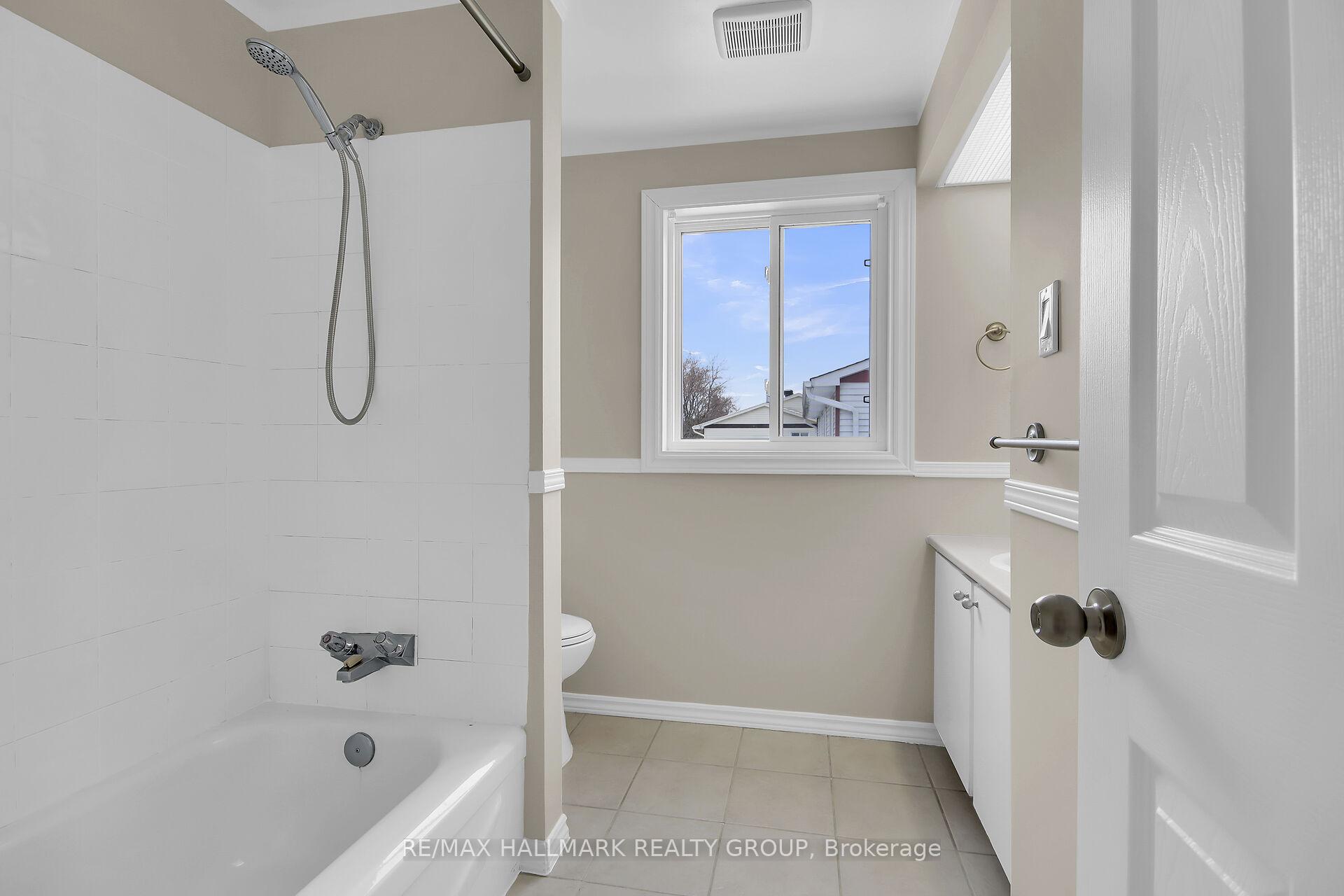 Photo 23 of 30 Seabrooke Drive, Ottawa, Kanata - Glencairn/Hazeldean — HOMEH