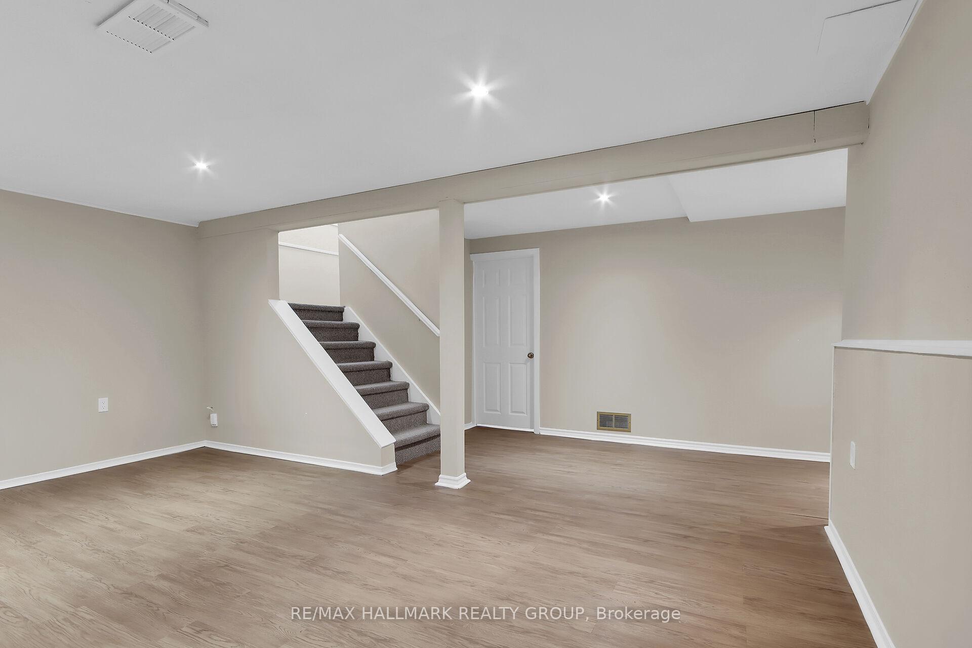 Photo 24 of 30 Seabrooke Drive, Ottawa, Kanata - Glencairn/Hazeldean — HOMEH