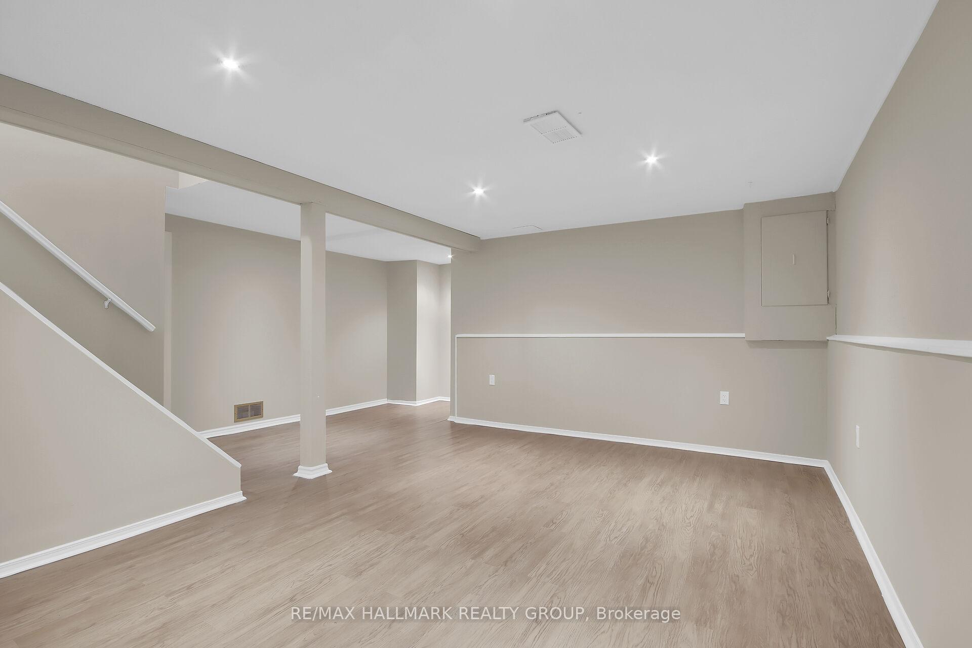 Photo 26 of 30 Seabrooke Drive, Ottawa, Kanata - Glencairn/Hazeldean — HOMEH