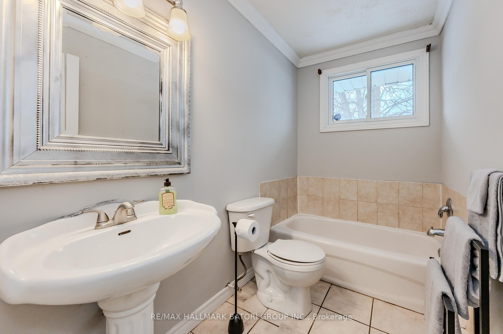 Photo 13 of 206 Shelley Drive, Kitchener — HOMEH