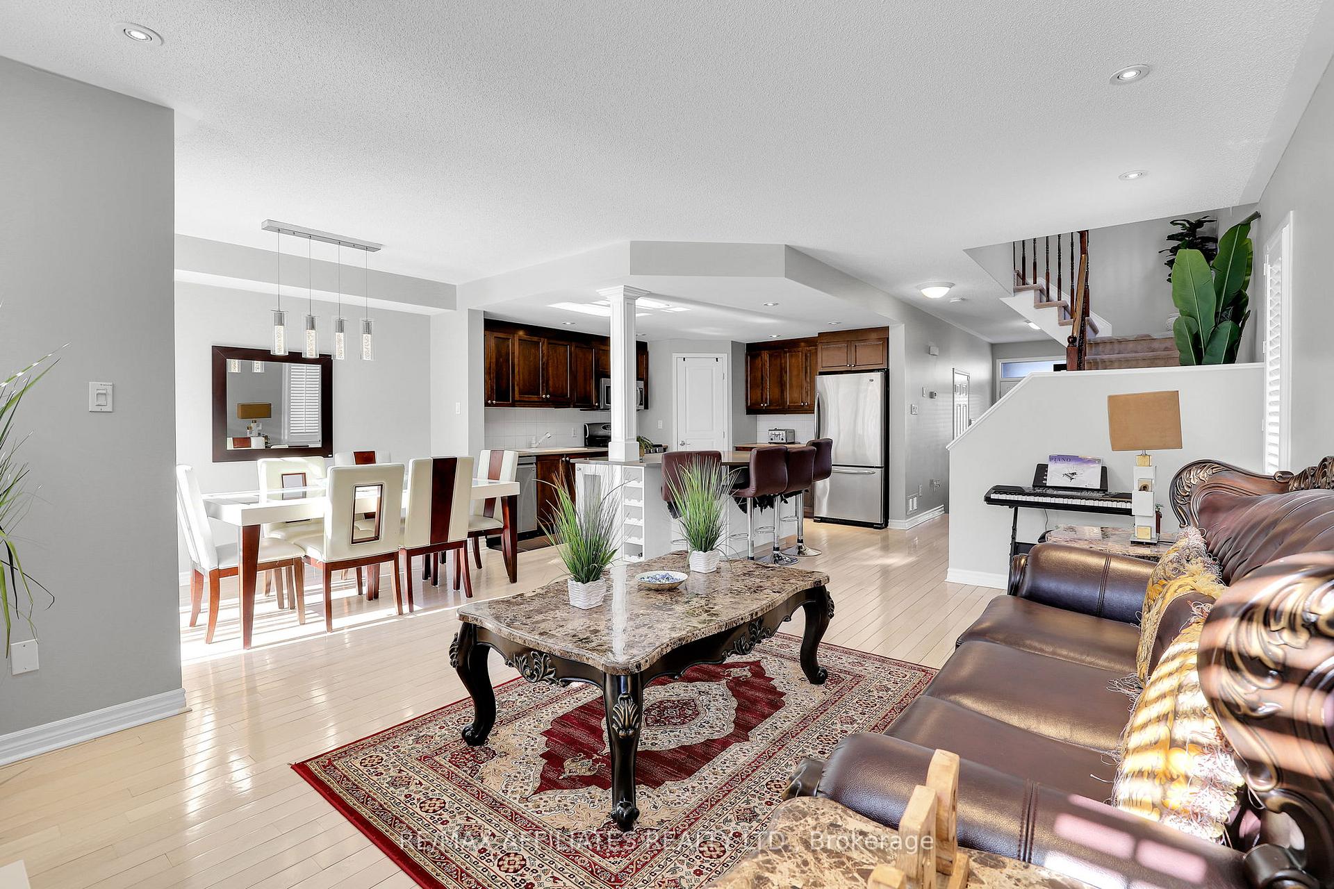 Photo 3 of 711 Regiment Avenue, Ottawa, Kanata - Emerald Meadows/Trailwest — HOMEH